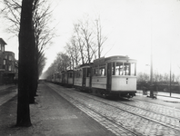86030 Afbeelding van een reeks electrische trams van het G.E.T.U op de Amsterdamsestraatweg te Zuilen (ter hoogte van ...